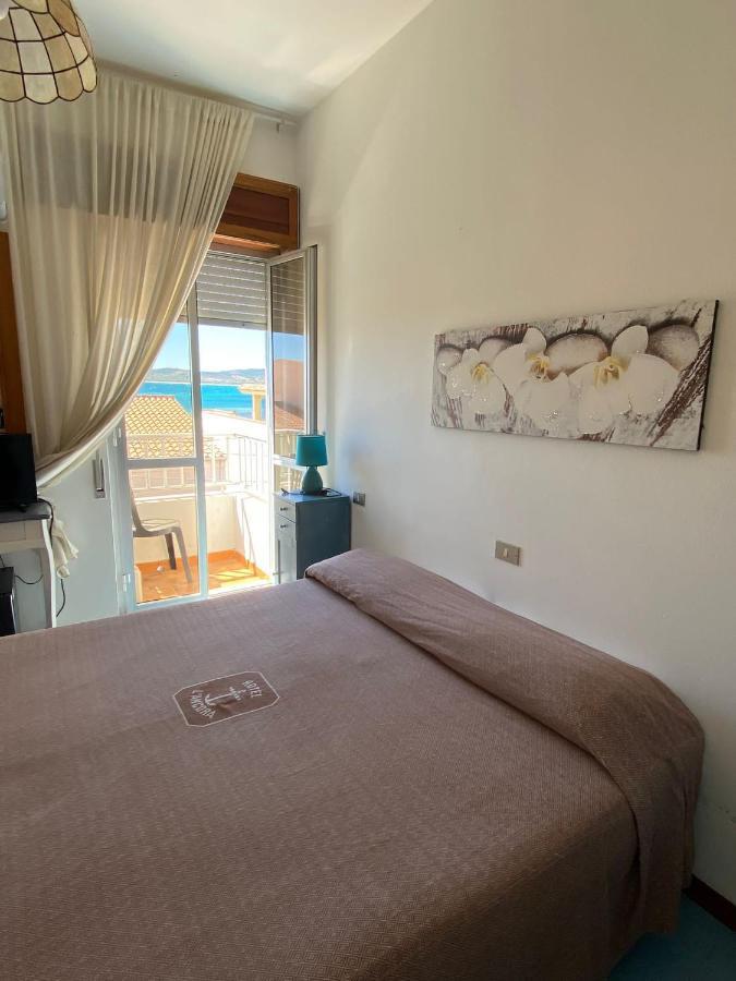 Hotel L'Ancora La Caletta Extérieur photo
